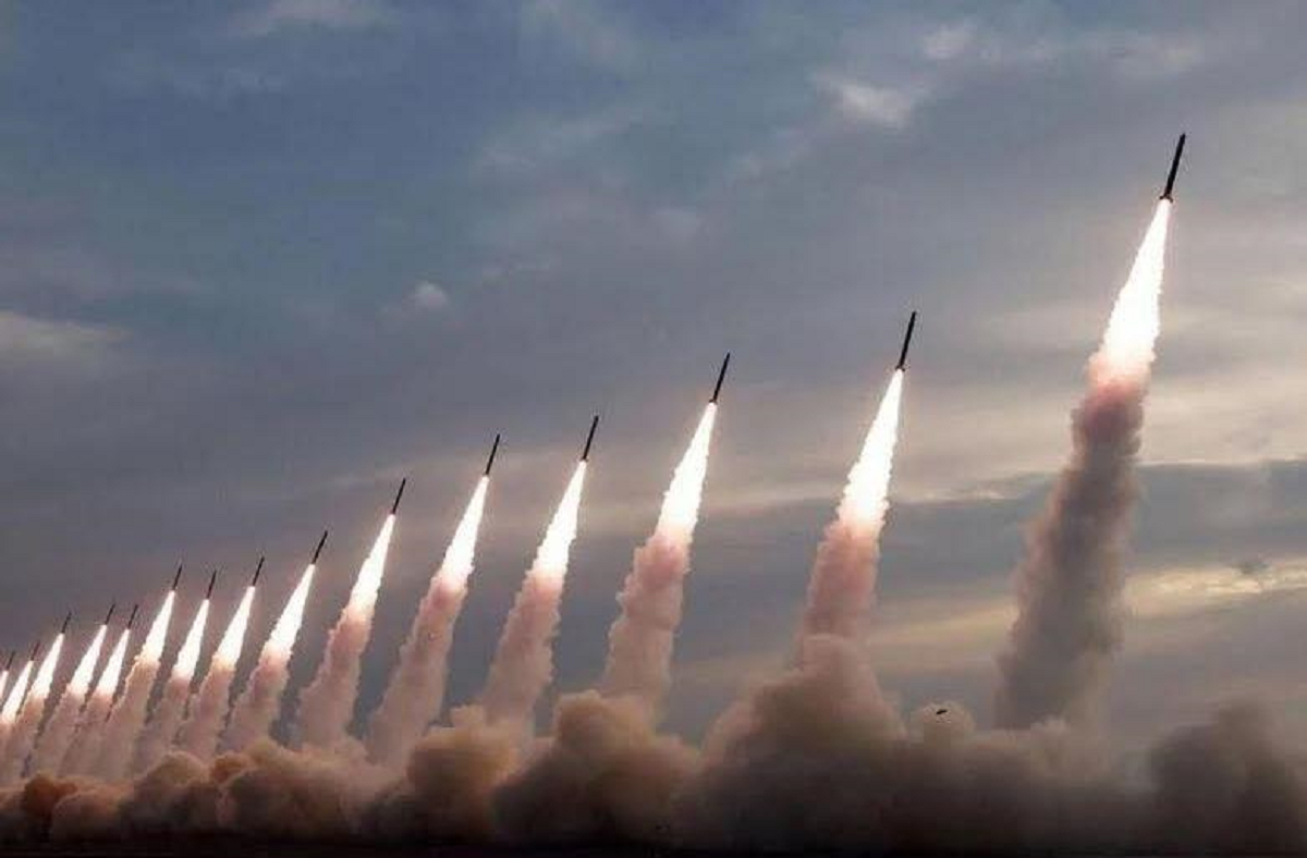 إيران تتوعد بالرد على أي هجوم من أمريكا بضرب قواعدها في المنطقة 