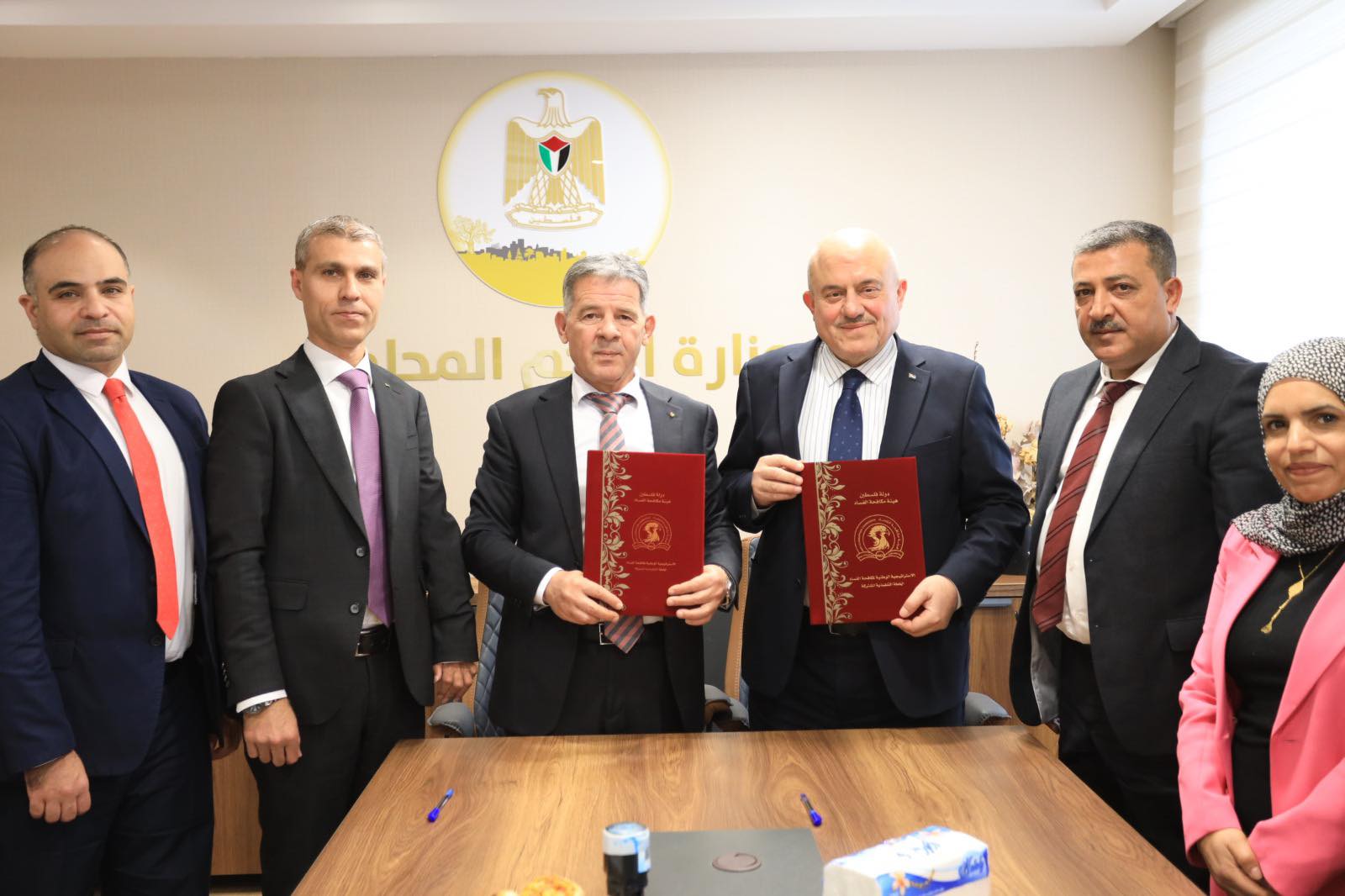 وزارة الحكم المحلي وهيئة مكافحة الفساد توقعان مذكرة تفاهم مشتركة