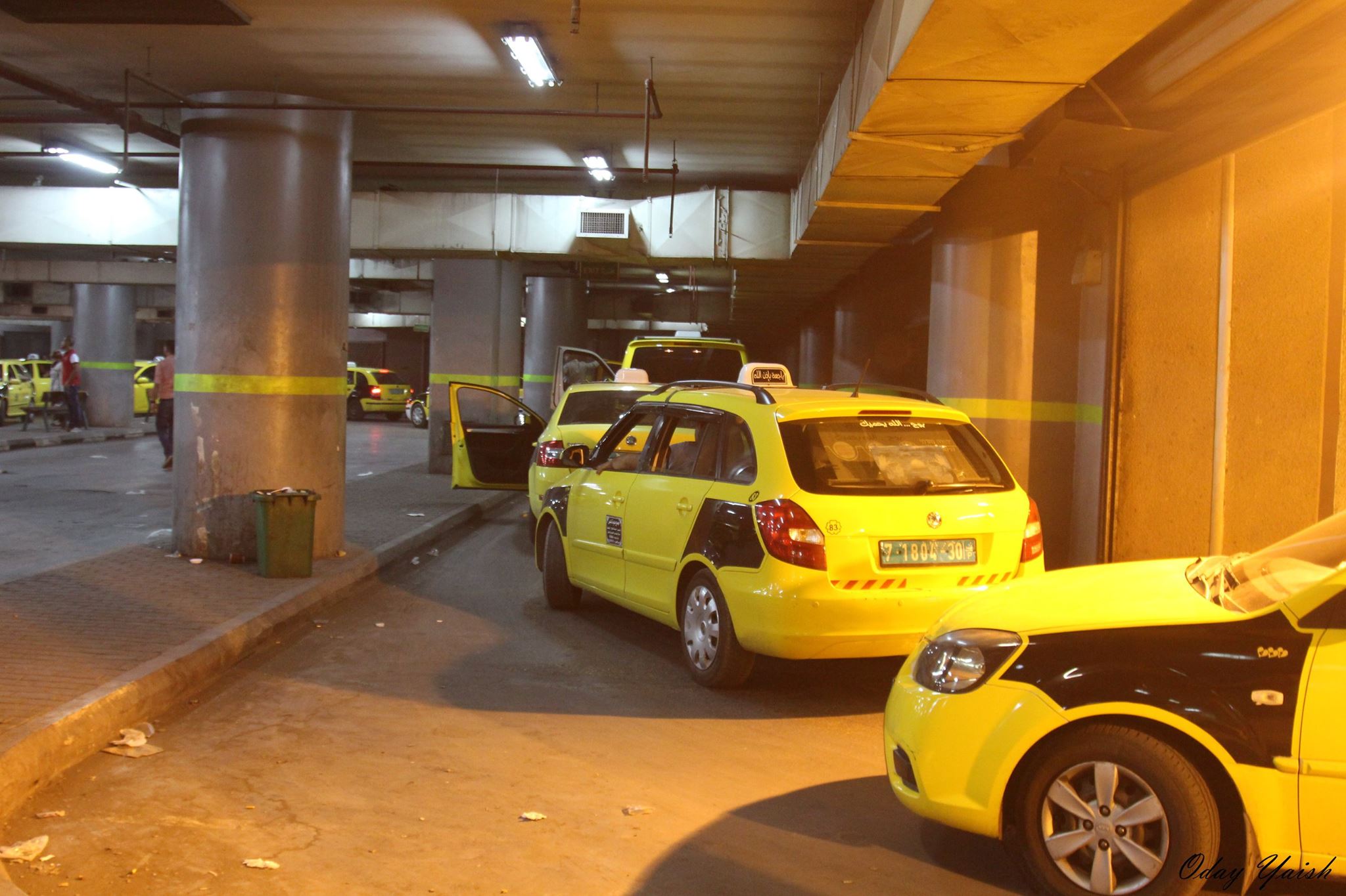 اغلاق سرفيس مجمع بلدية نابلس امام السائقين والمواطنين 