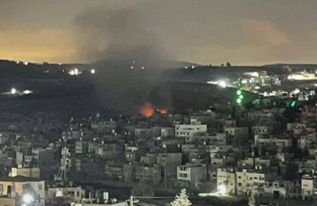 الاحتلال يحرق منزلا بمخيم نور شمس 