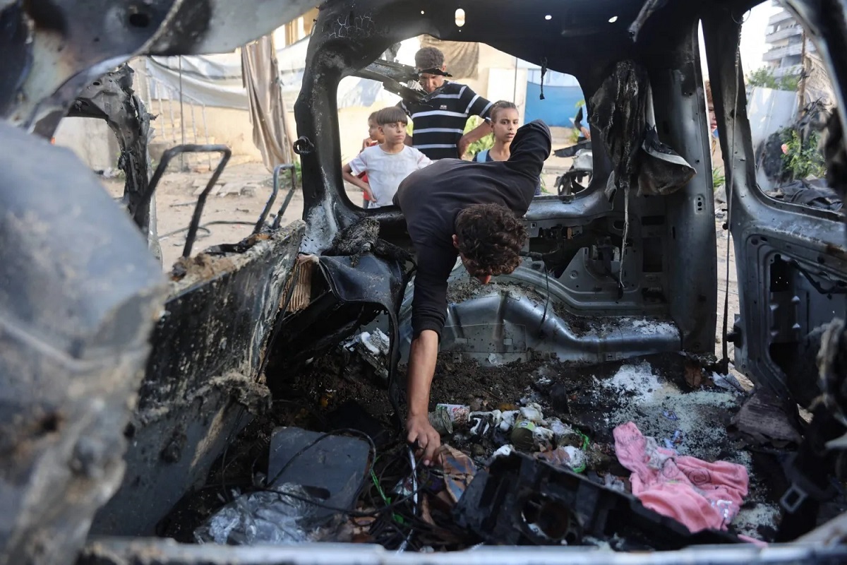 مستوطنون يحطمون مركبة في الطيبة ويسرقون معدات بناء بترمسعيا