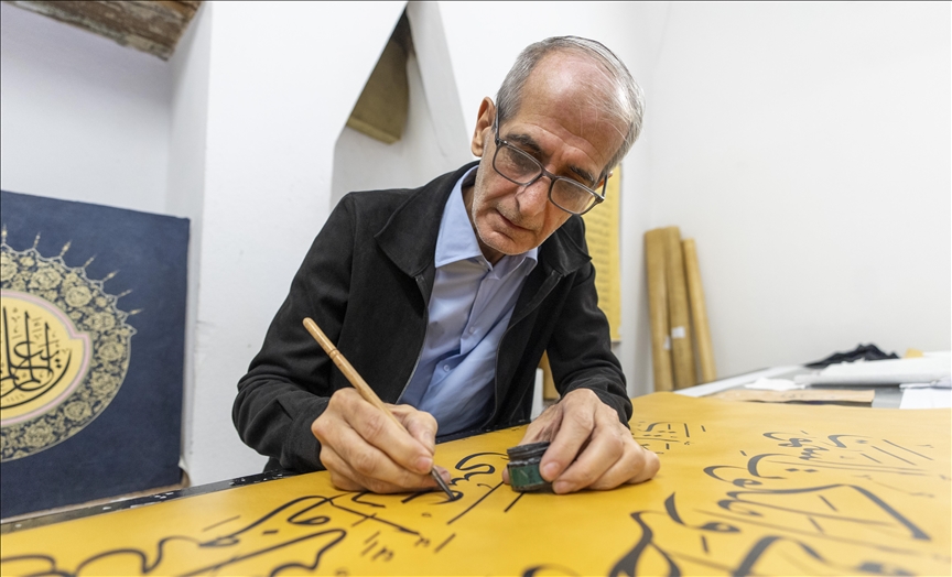 في 6 سنوات بإسطنبول.. عراقي يخط أكبر مصحف بالعالم