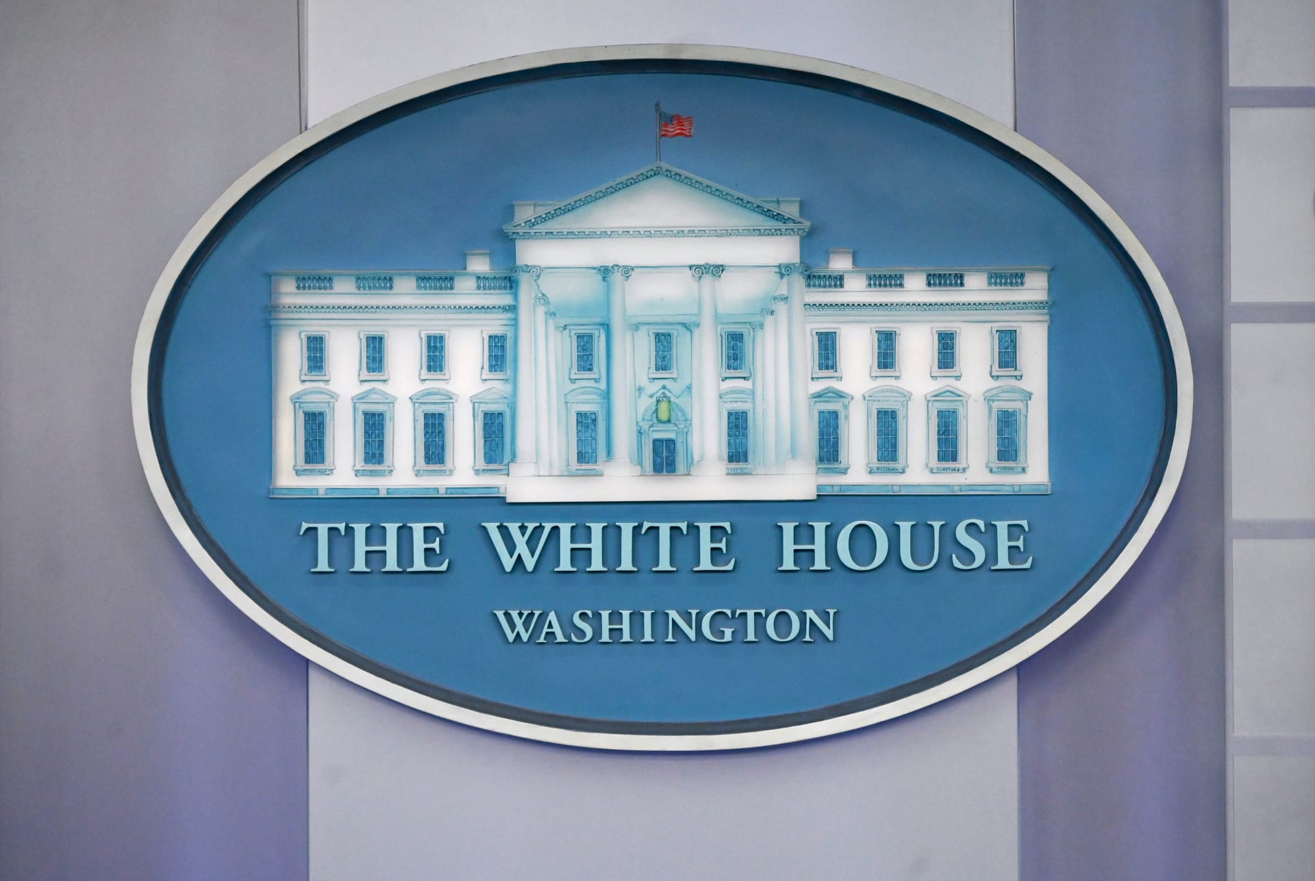 البيت الأبيض: لا خطط لعقد قمة قريبة بين ترامب وبوتين