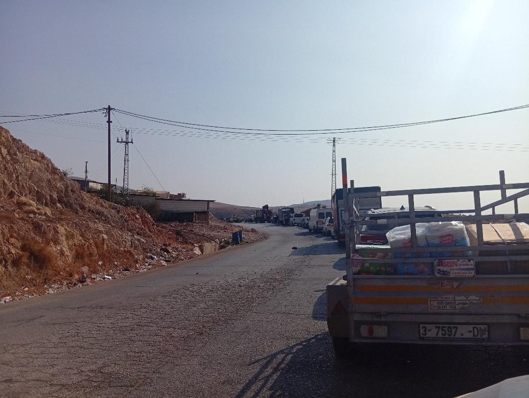 الاحتلال يشدد إجراءاته العسكرية على حاجز الحمرا 