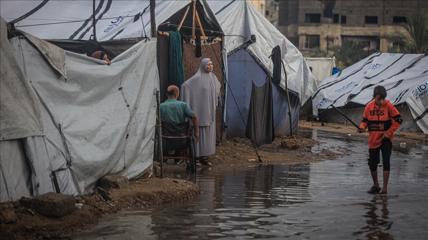 الأونروا: الأمطار تزيد صعوبة الأوضاع بغزة والعائلات تلجأ إلى أي مكان متاح