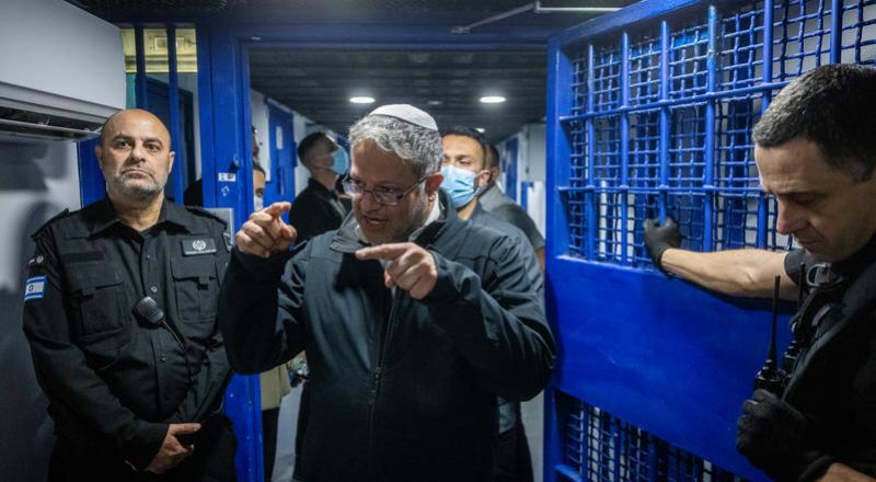 تقرير: جهاز الشاباك حذّر نتنياهو وبن غفير من أن تصريحات الاخير ضد الاسرى الفلسطينيين  ستؤدي إلى تصعيد التعذيب ضد الأسرى الإسرائيليين