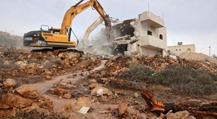 الاحتلال يهدم "فيلاتين" شرق أريحا ويخطر بهدم ثالثة