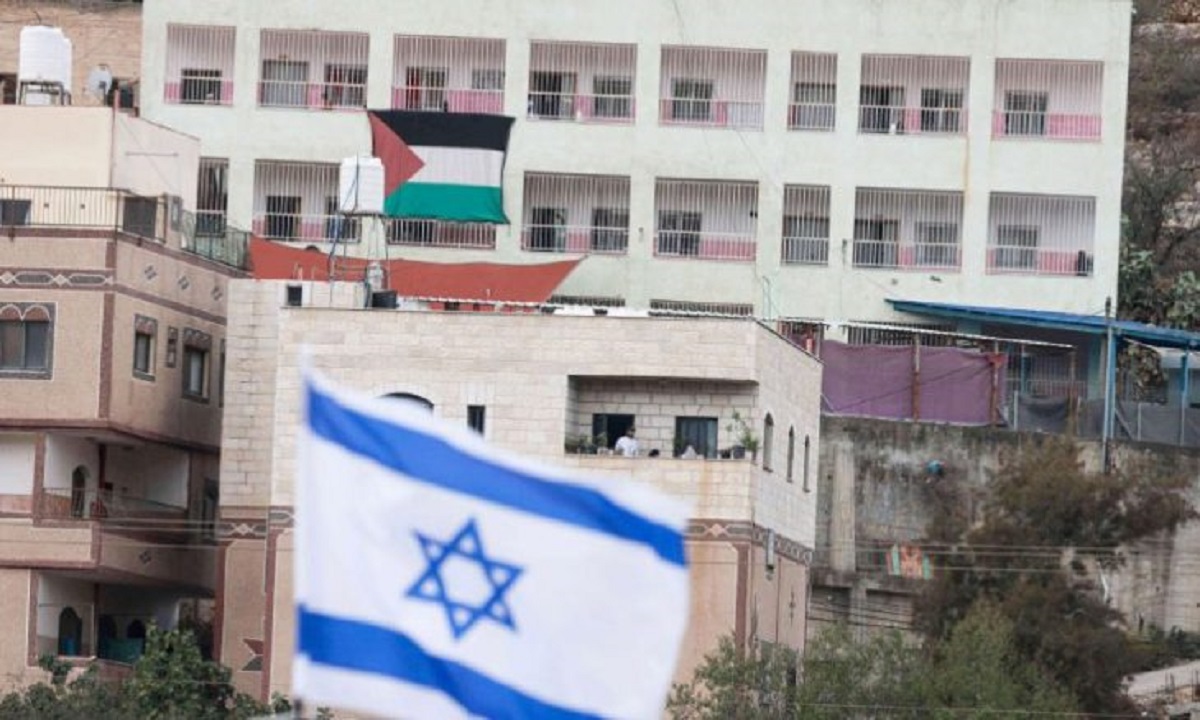 في الضفة أعلام الاحتلال تعيد تعريف الجغرافيا 