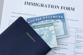 ترمب يعلِّق برنامج قرعة «غرين كارد» للمهاجرين