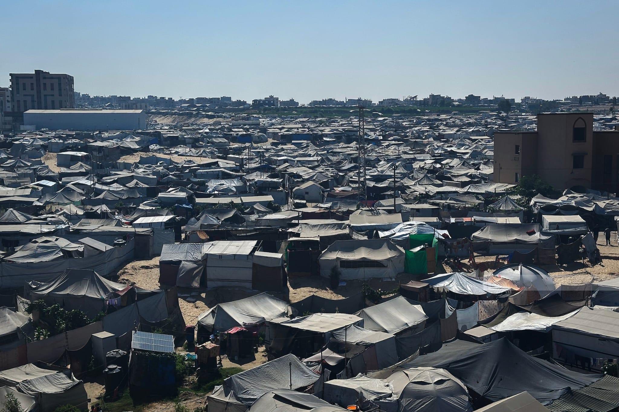 النازحة ام احمد لواثق نيوز: مواصي خان يونس خيام مهترئة  وبلا مقومات حياة 