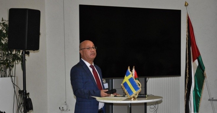 أبو هولي يطالب  السويد بعودة تمويلها للأونروا 