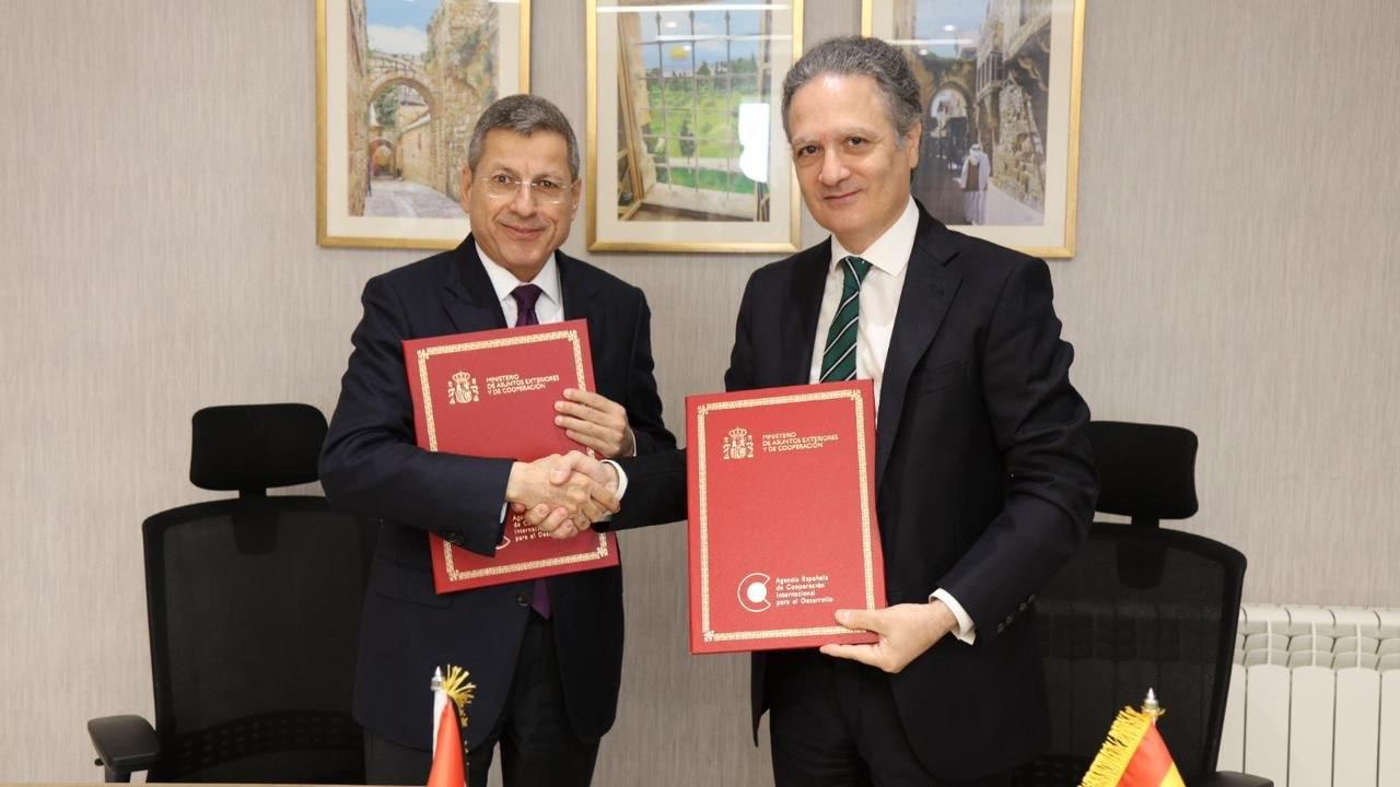 إسبانيا تقدّم 2 مليون يورو لدعم رواتب الموظفين والمتقاعدين الفلسطينيين والنرويج تقدم 4 ملايين دولار دعماً إضافياً للموازنة الفلسطينية