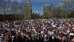 تظاهرات حاشدة في اوروبا وامريكا ضد سياسات ترمب وماسك 