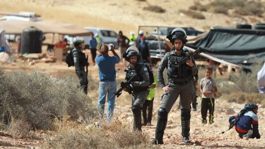 صحيفة هآرتس: الجيش يحمي المستوطنين المعتدين والضفة تتغير جذريا