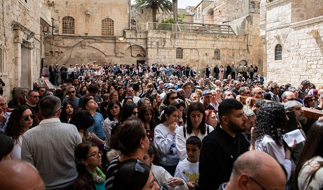اجراءات الاحتلال العسكرية المشددة تمنع المسيحيين من الوصول الى القدس للاحتفال بعيد الفصح المجيد
