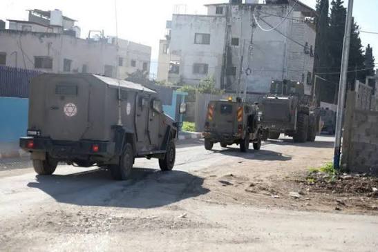الاحتلال يستولي على ثلاثة منازل في حي سطح مرحبا ويقتحم حي أم الشرايط